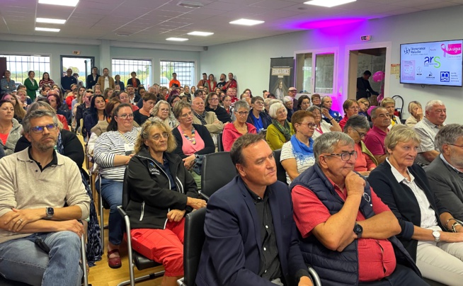 Une vague de 10000 paires de lacets roses déferle sur la Manche Une vague de 10000 paires de lacets roses déferle sur la Manche