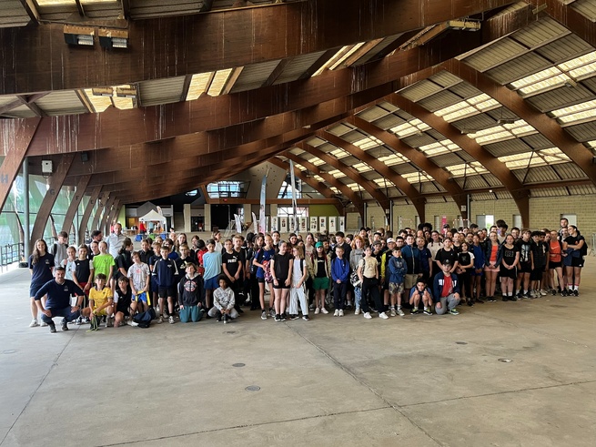 Les collégiens à St-Hilaire du Harcouet Les collégiens à St-Hilaire du Harcouet